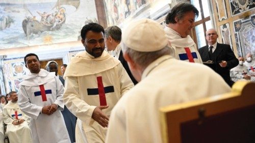 Francisco, a los Trinitarios: “Los felicito, ustedes defienden la libertad religiosa actuando”